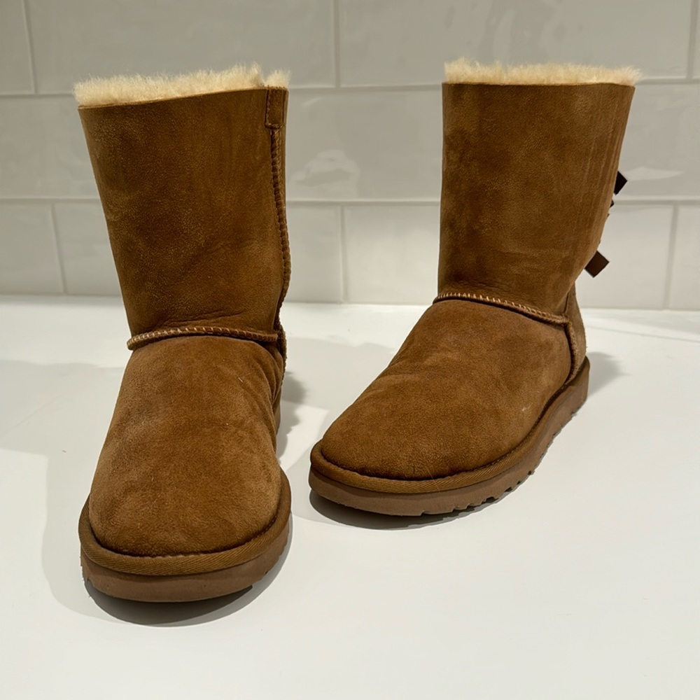 UGGs Australia, Bow Tie Mid, size 8